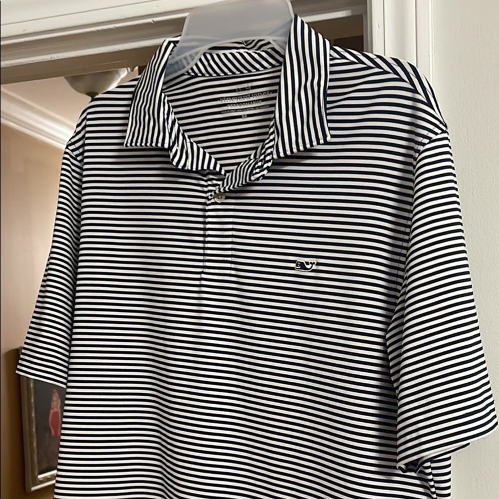 Mens Medium Vineyard Vines Performance Polo. Material really stretchy and soft.
